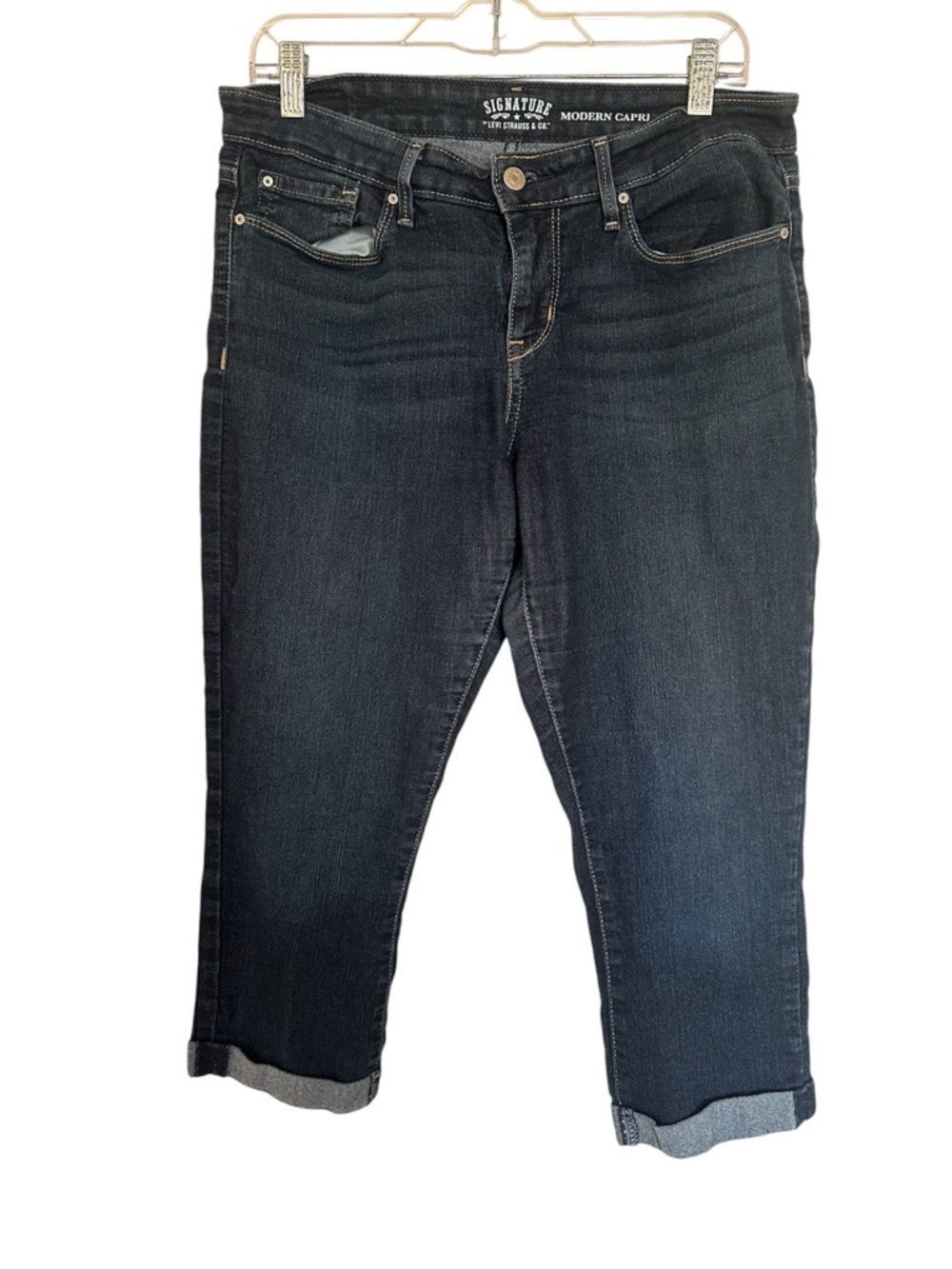 Signature by Levi Strauss Modern Capri Dark Wash Blue Jeans